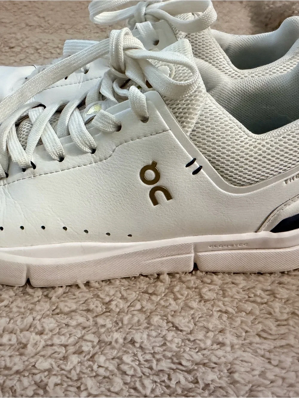On The Roger Women’s Sneakers – Size 7